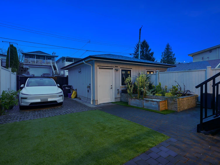 1440 E 17th Avenue, Vancouver, BC, V5N 2G8 - 29