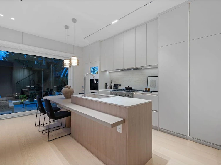 2-2935 W 15th Avenue, Vancouver, BC, V6K 3A2 - 3