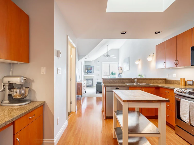 401-128 W 21st Street, North Vancouver, BC, V7M 1Y9 - 9