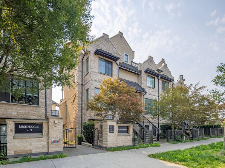 352 W 62nd Avenue, Vancouver, BC, V5X 2E3 - 2