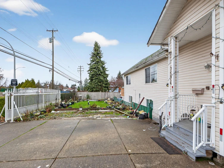 7576 140 Street, Surrey, BC, V3W 5J8 - 4