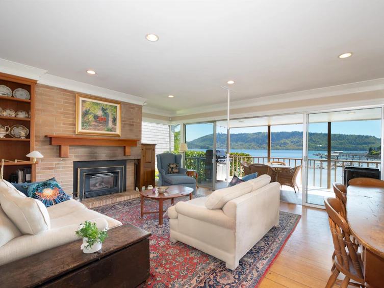 4455 Harris Place, North Vancouver, BC, V7G 1E9 - 4