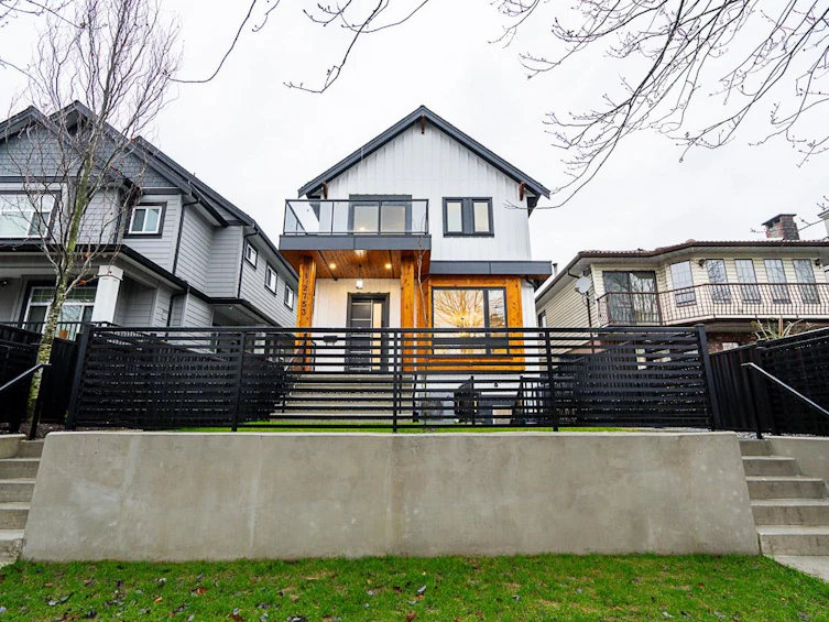 1-2753 Nanaimo Street, Vancouver, BC, V5N 5E9