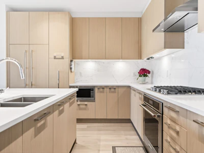 206-5535 Admiral Way - 4