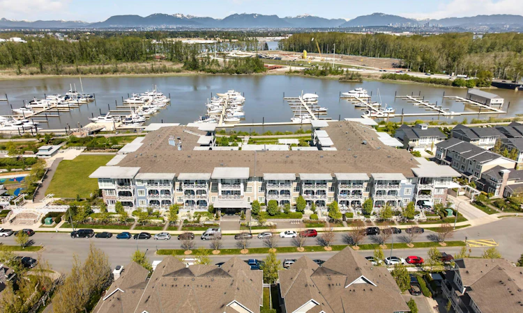 206-5535 Admiral Way