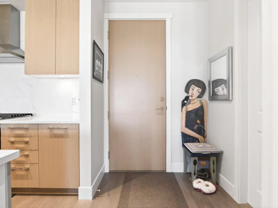 206-5535 Admiral Way - 3