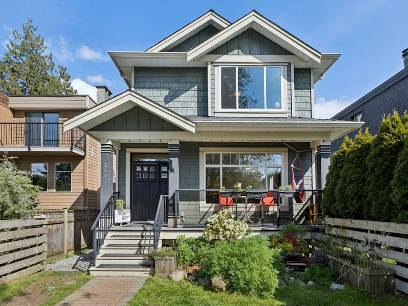 250 E 17th Street, North Vancouver BC V7L 2V7