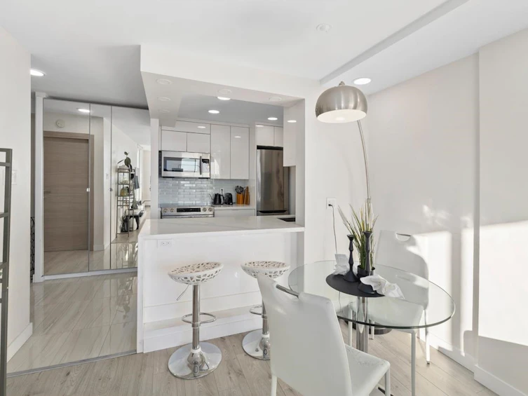 1601-2004 Fullerton Avenue, North Vancouver, BC, V7P 3G8 - 2