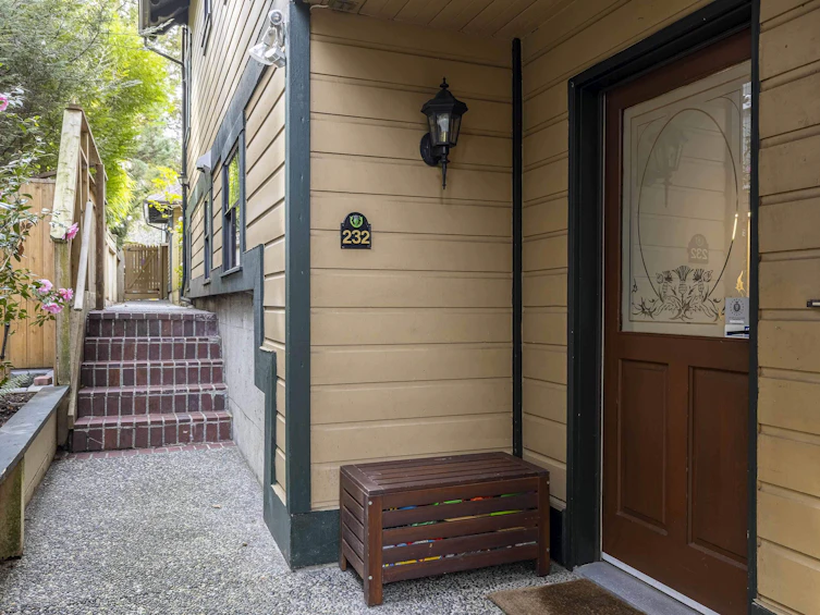 232 W 14th Avenue, Vancouver, BC, V5Y 1X1 - 3