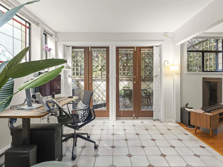 232 W 14th Avenue, Vancouver, BC, V5Y 1X1 - 4