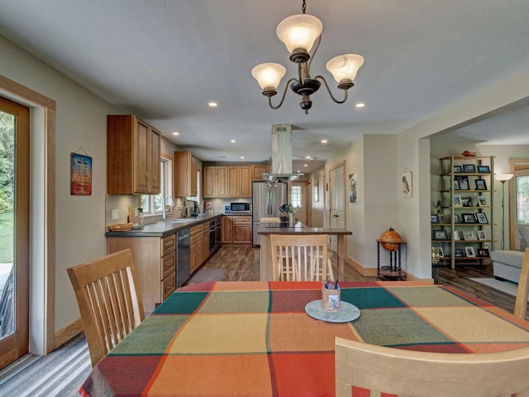 1317 Lockyer Road, Roberts Creek, BC, V0N 2W1 - 8