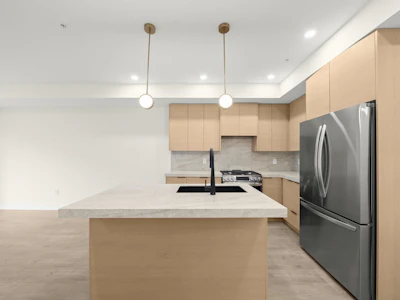 211-15353 17 Avenue - 5