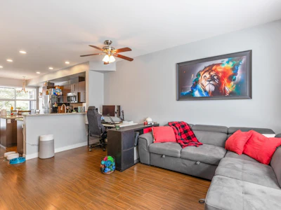 19-18211 70 Avenue - 5