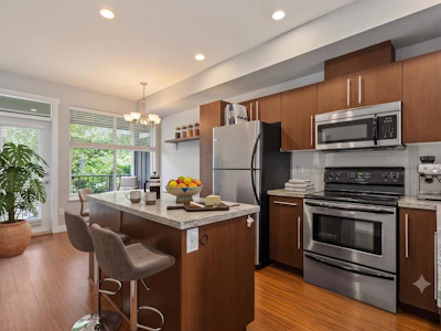 19-18211 70 Avenue - 3