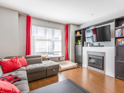 19-18211 70 Avenue - 4