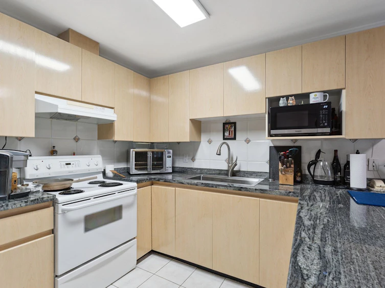 211-8115 121a Street, Surrey, BC, V3W 1J2 - 9