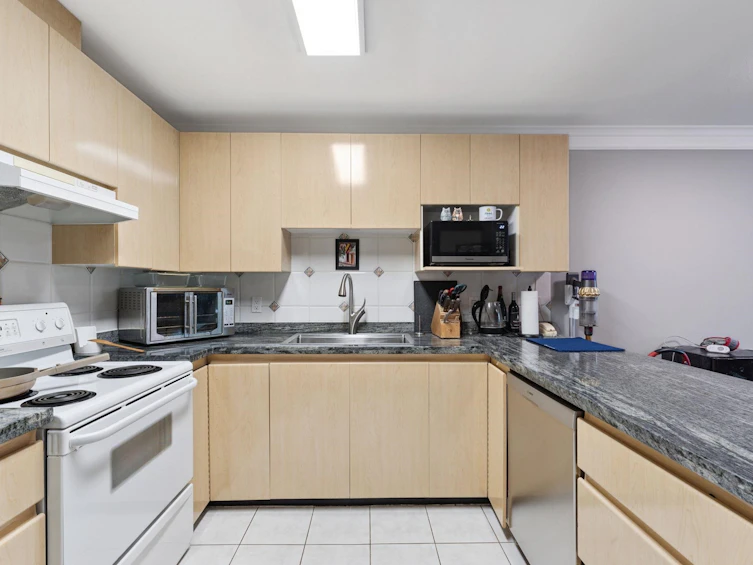 211-8115 121a Street, Surrey, BC, V3W 1J2 - 7