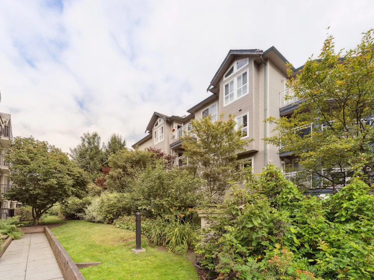 211-8115 121a Street, Surrey, BC, V3W 1J2