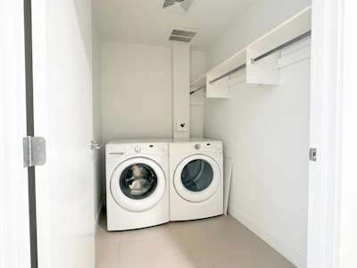 1611-6098 Station Street - 5