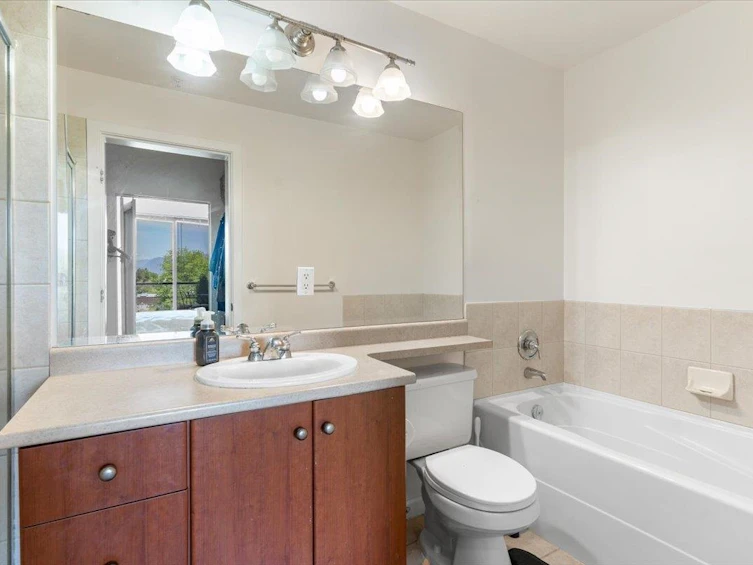415-10180 153 Street, Surrey, BC, V3R 0B5 - 14
