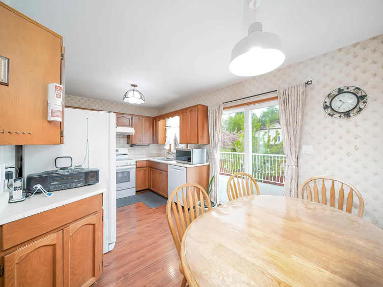 14932 98a Avenue, Surrey, BC, V3R 8H7 - 14