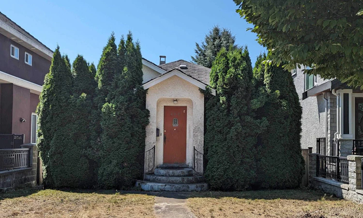 266 E 49th Avenue