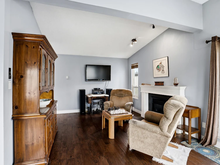 303-2615 Lonsdale Avenue, North Vancouver, BC, V7N 3H7 - 3