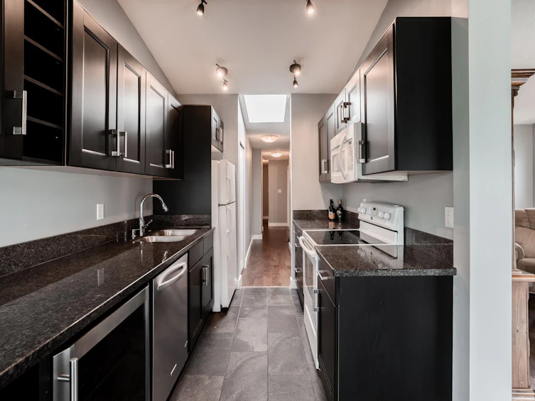 303-2615 Lonsdale Avenue, North Vancouver, BC, V7N 3H7 - 6