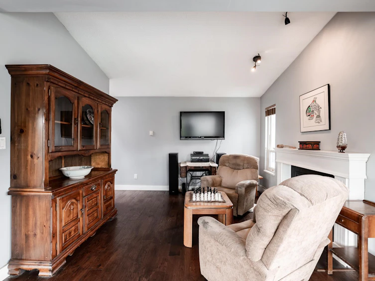 303-2615 Lonsdale Avenue, North Vancouver, BC, V7N 3H7 - 4