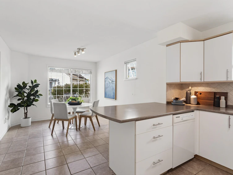 10-3939 Indian River Drive, North Vancouver, BC, V7G 2P5 - 7