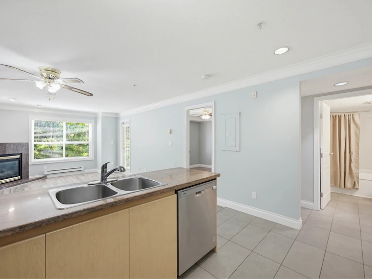 202-8115 121a Street, Surrey, BC, V3W 1J2
