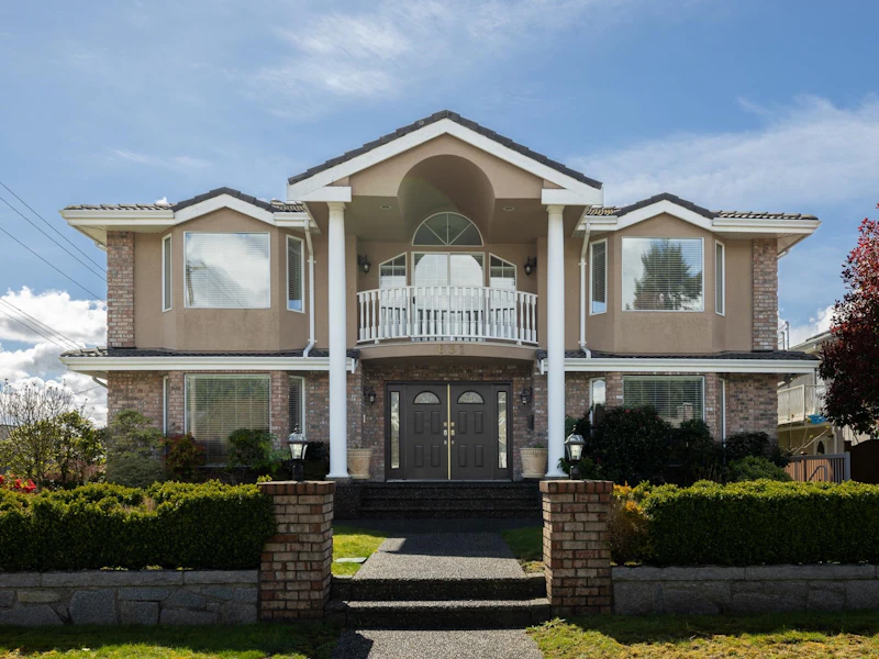 631 E 17th Street, North Vancouver BC V7L 2W7