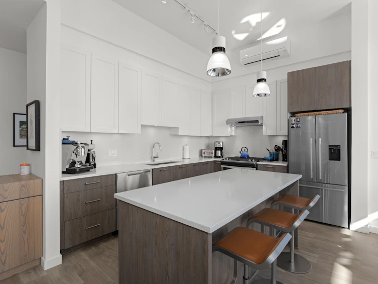 612-123 W 1st Street, North Vancouver, BC, V7M 0E5 - 7