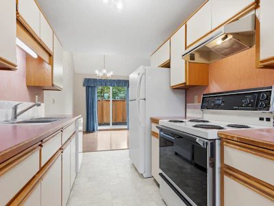 10-1829 Heath Road - 3