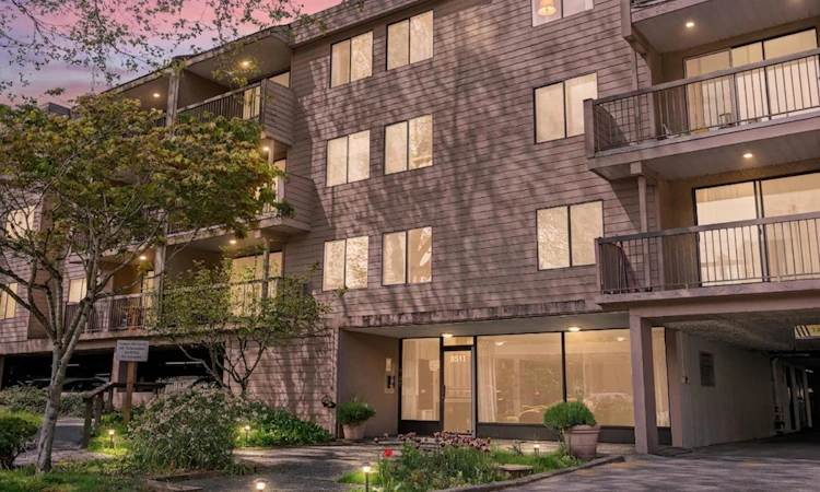 210-8511 Ackroyd Road