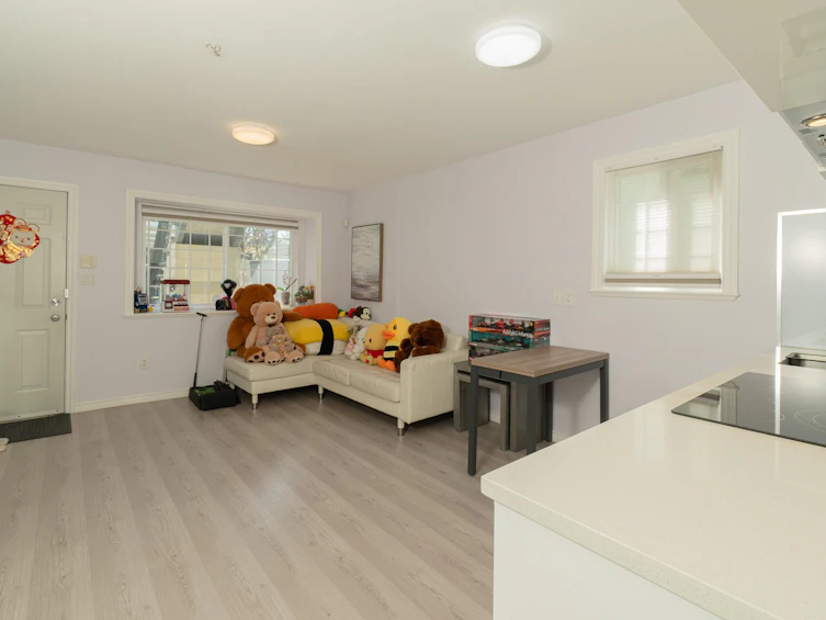 952 E 31st Avenue, Vancouver, BC, V5V 2X4 - 12