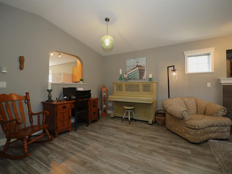 6335 Tyler Road, Sechelt, BC, V0N 3A7 - 8