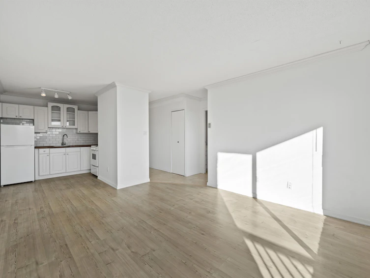301-320 Royal Avenue, New Westminster, BC, V3L 5C6 - 3