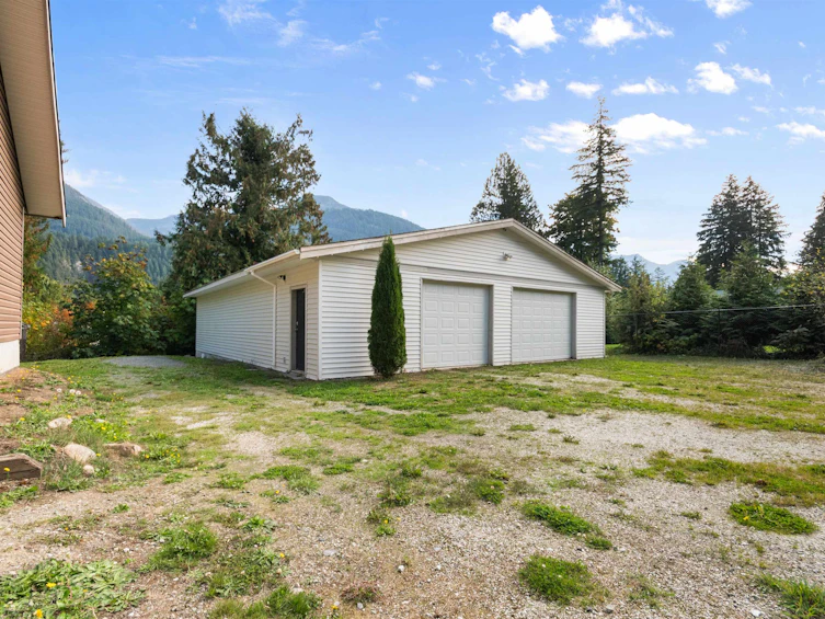 26542 Reynolds Road, Hope, BC, V0X 1L3 - 2