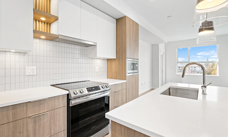 401-20695 Eastleigh Crescent