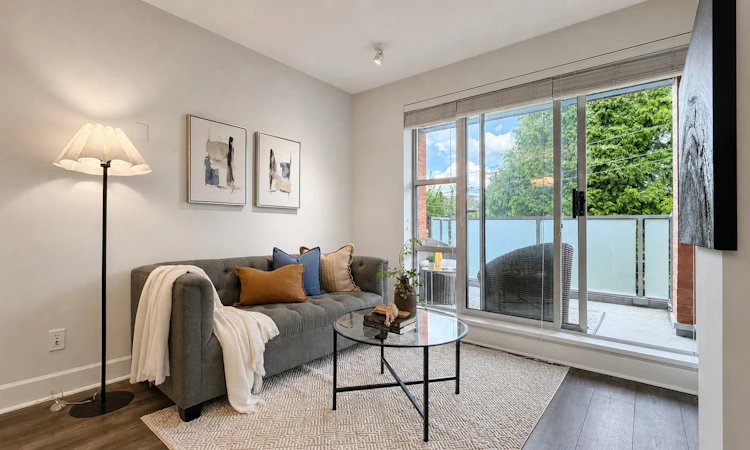 403-3811 Hastings Street