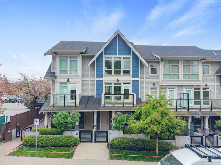 5-115 W Queens Road, North Vancouver, BC, V7N 2K4