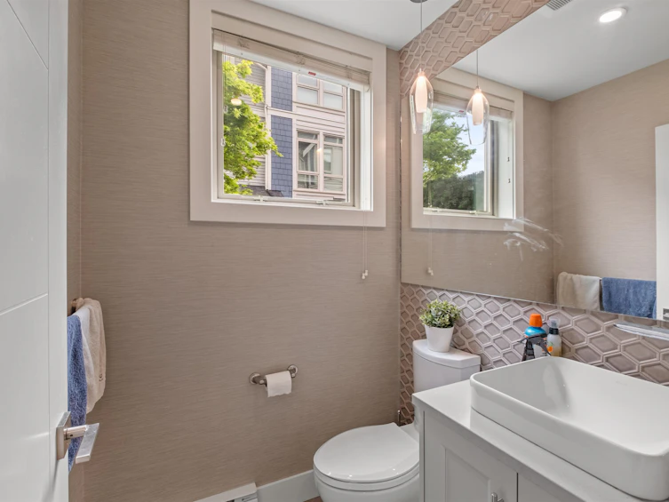5-115 W Queens Road, North Vancouver, BC, V7N 2K4 - 11