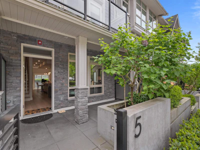 5-115 W Queens Road - 2