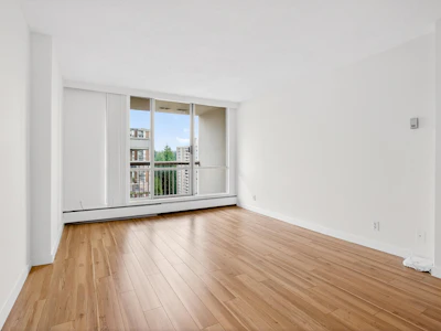 1306-2016 Fullerton Avenue - 4