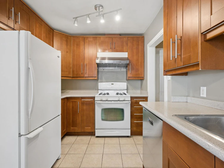 7621 Elliott Street, Vancouver, BC, V5S 2N8 - 10