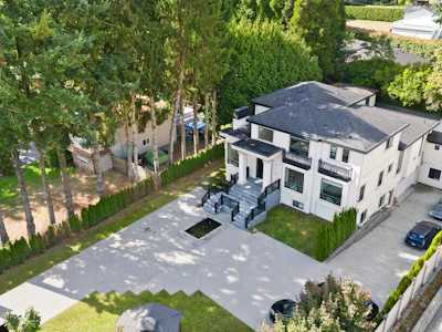 5585 148 Street - 2