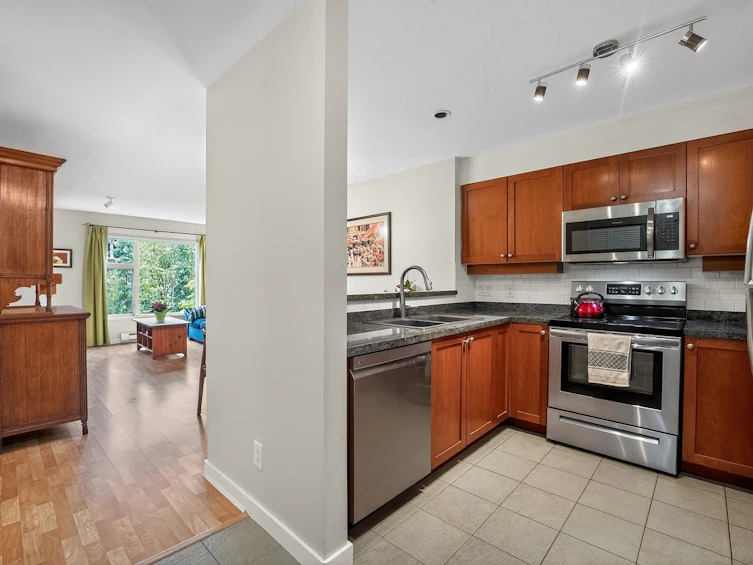 304-675 Park Crescent, New Westminster, BC, V3L 5W4 - 4