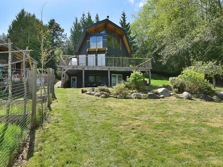 6318 N Gale Avenue, Sechelt, BC, V7Z 0P8