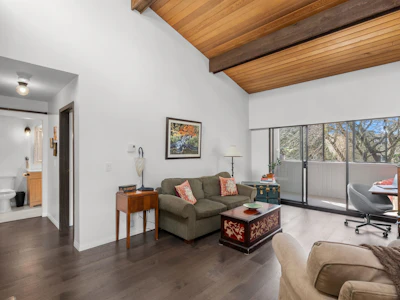 301-5553 16 Avenue - 2